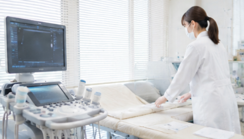 健診施設でエコー検査を行う臨床検査技師