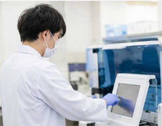 釧路市|日勤中心｜検査センターで幅広い検体検査を担当する臨床検査技師